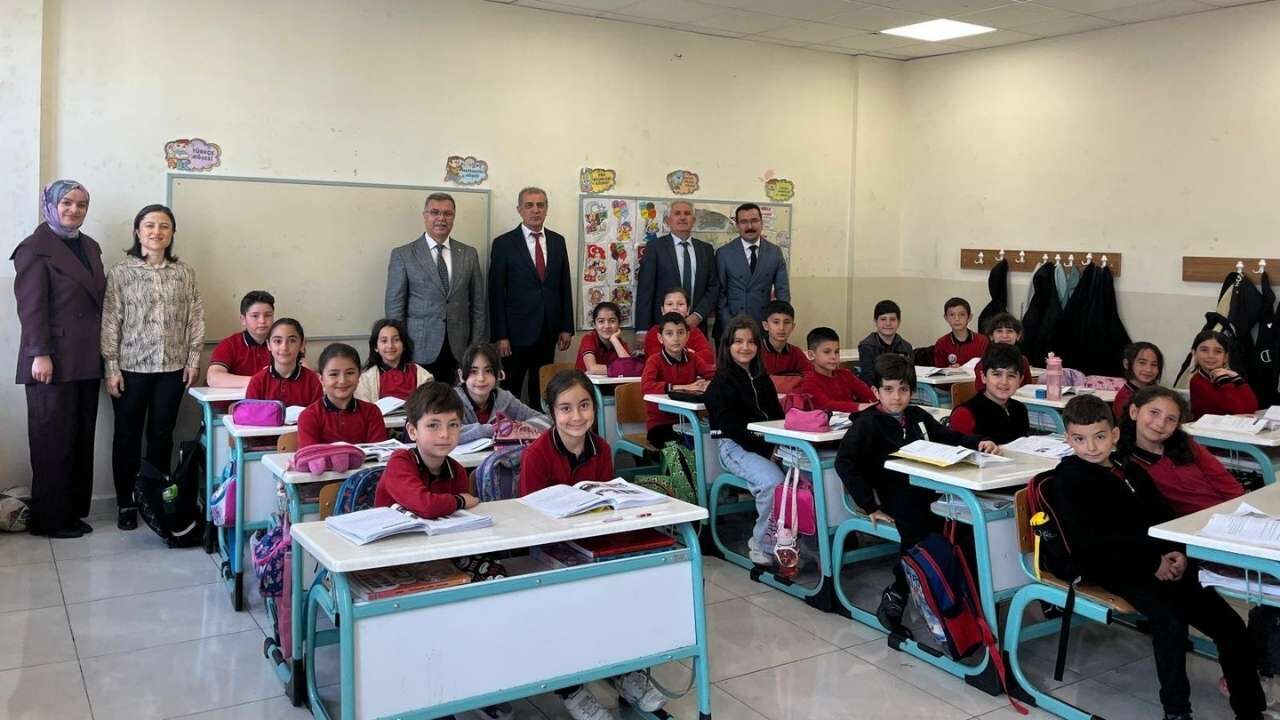 Yozgat'ta Eğitimin Temel Taşı Nedir Müdür Sahada Cevapladı (3)