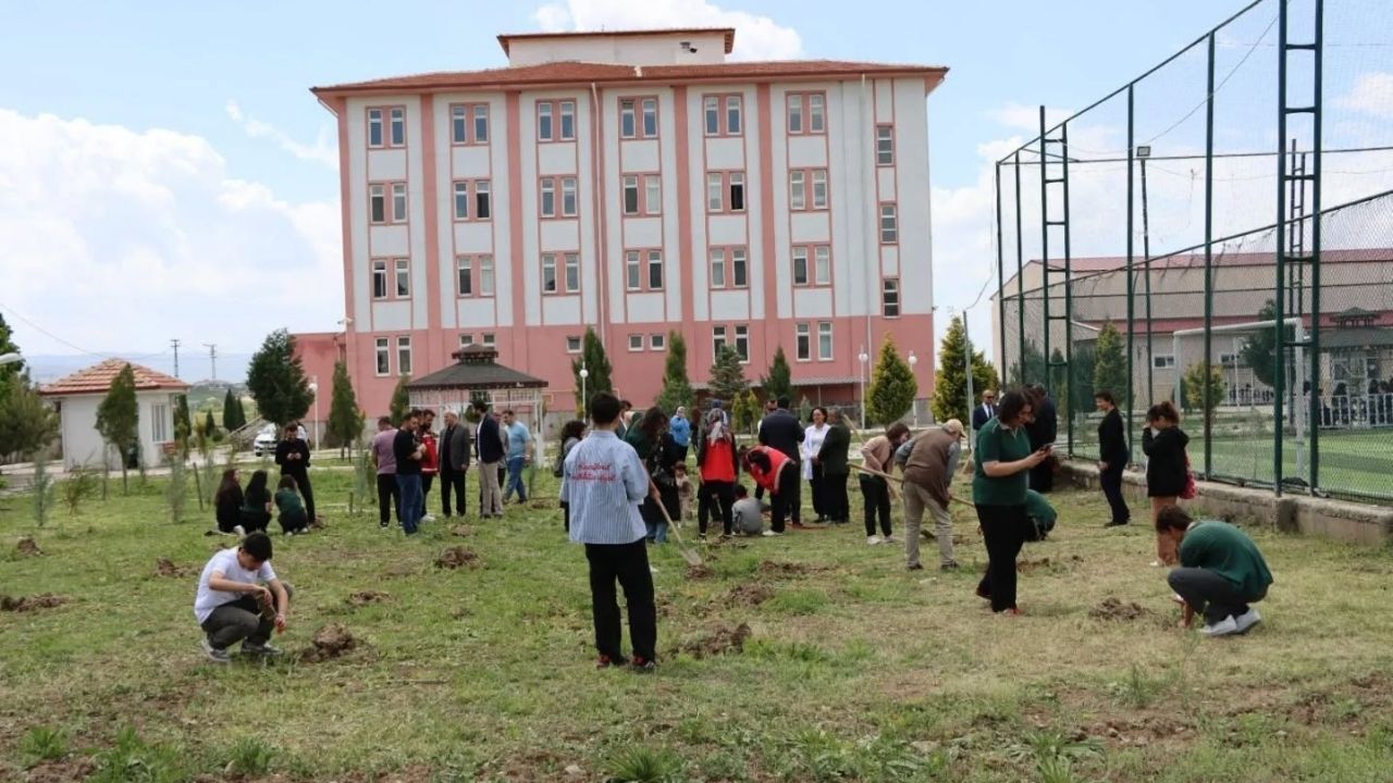 Yozgat’ta Fidanlar Bu Kez Farkındalık İçin Toprakla Buluştu! (4)