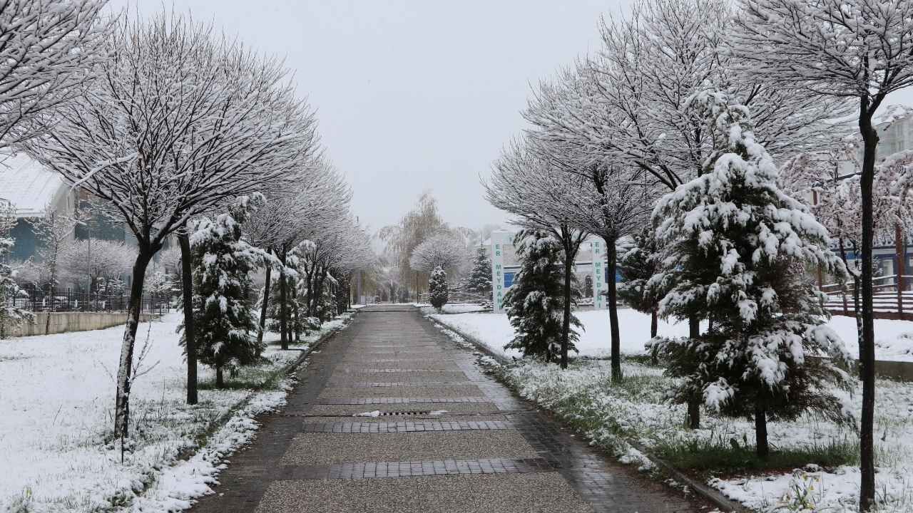 Yozgat’ta Hava Tersine Döndü Yağmur Yerini Kara Bıraktı (2)