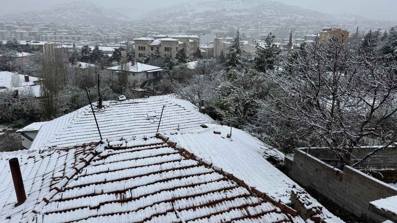 Yozgat’ta Hava Tersine Döndü Yağmur Yerini Kara Bıraktı (4)