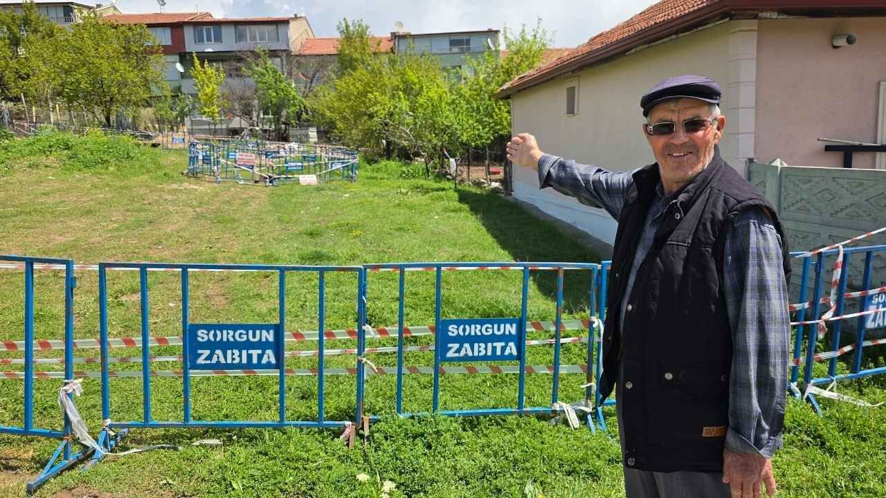 Yozgat’ta Korkutan Olay! Kamyon Manevrasıyla 8 9 Metrelik Obruk Oluştu (2)