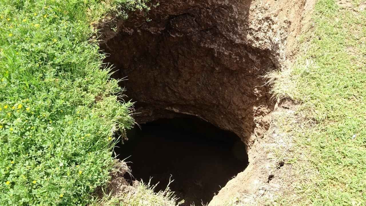 Yozgat’ta Korkutan Olay! Kamyon Manevrasıyla 8 9 Metrelik Obruk Oluştu (3)