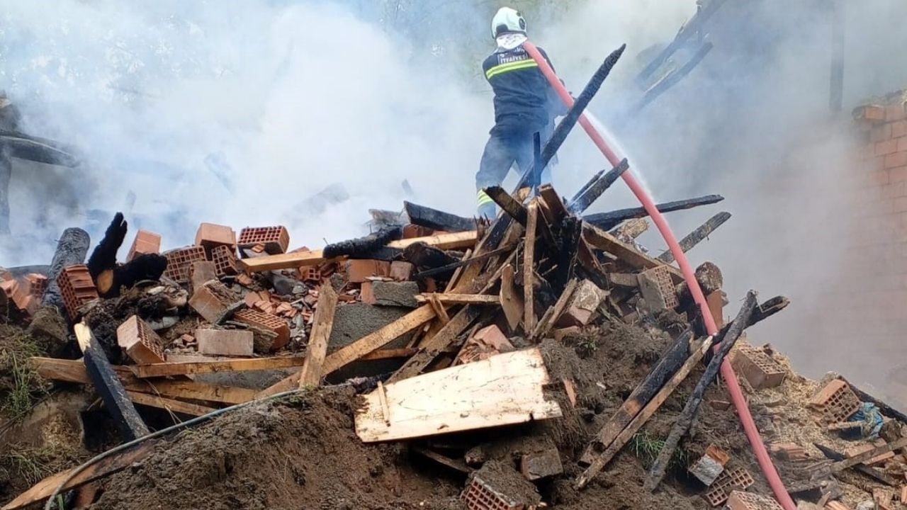 Yozgat'ta Korkutan Yangın! Alevler Peş Peşe Sıçradı (1)