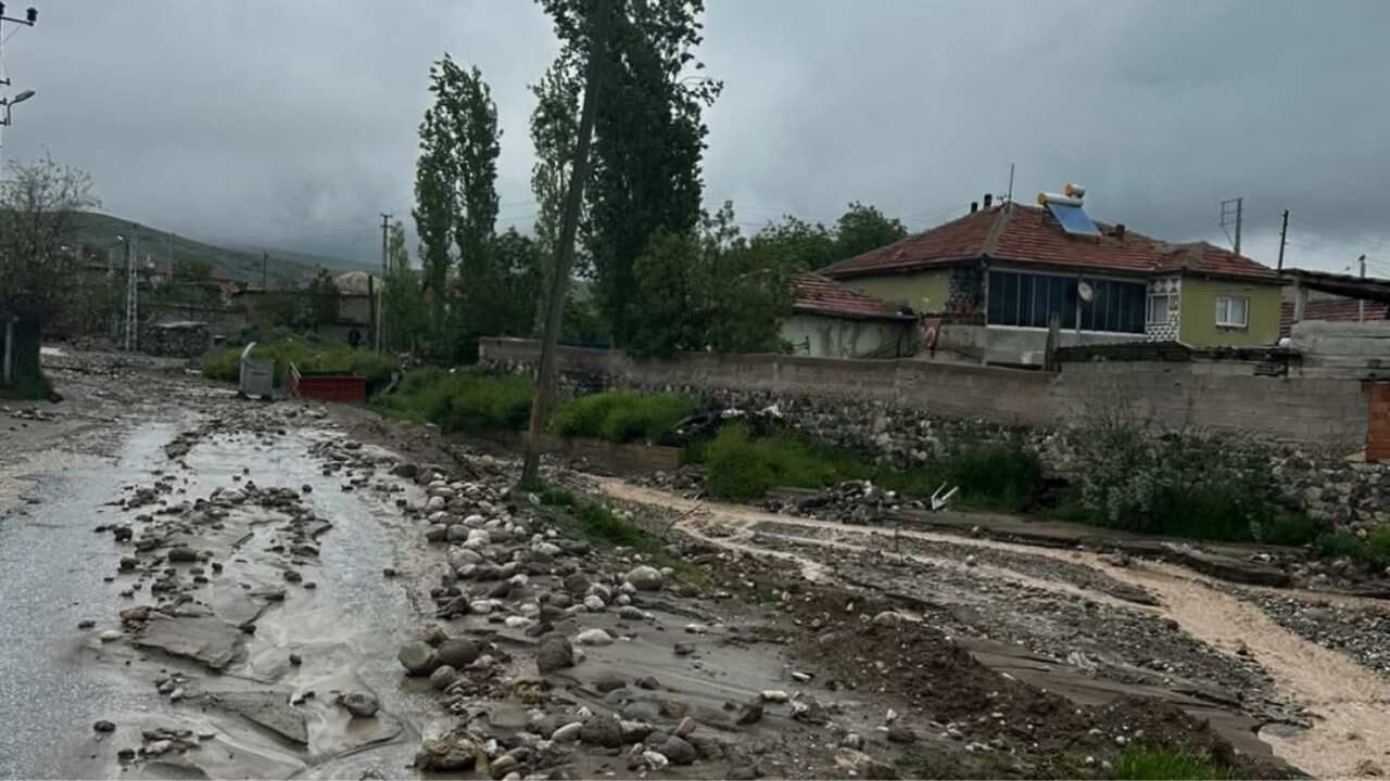 Yozgat'ta Köyler Ve İl Merkezi Sular Altında Kaldı (1)
