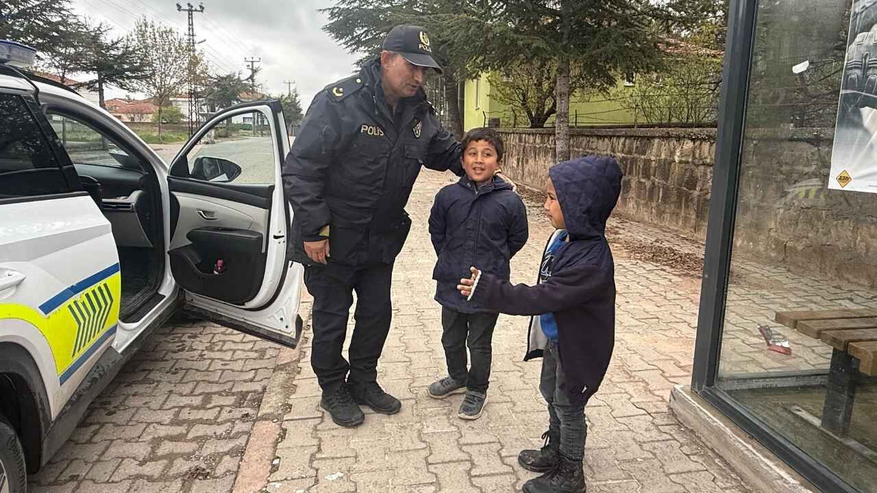 Yozgat'ta Miniklerin Polis Sevgisi Gözleri Doldurdu (1)