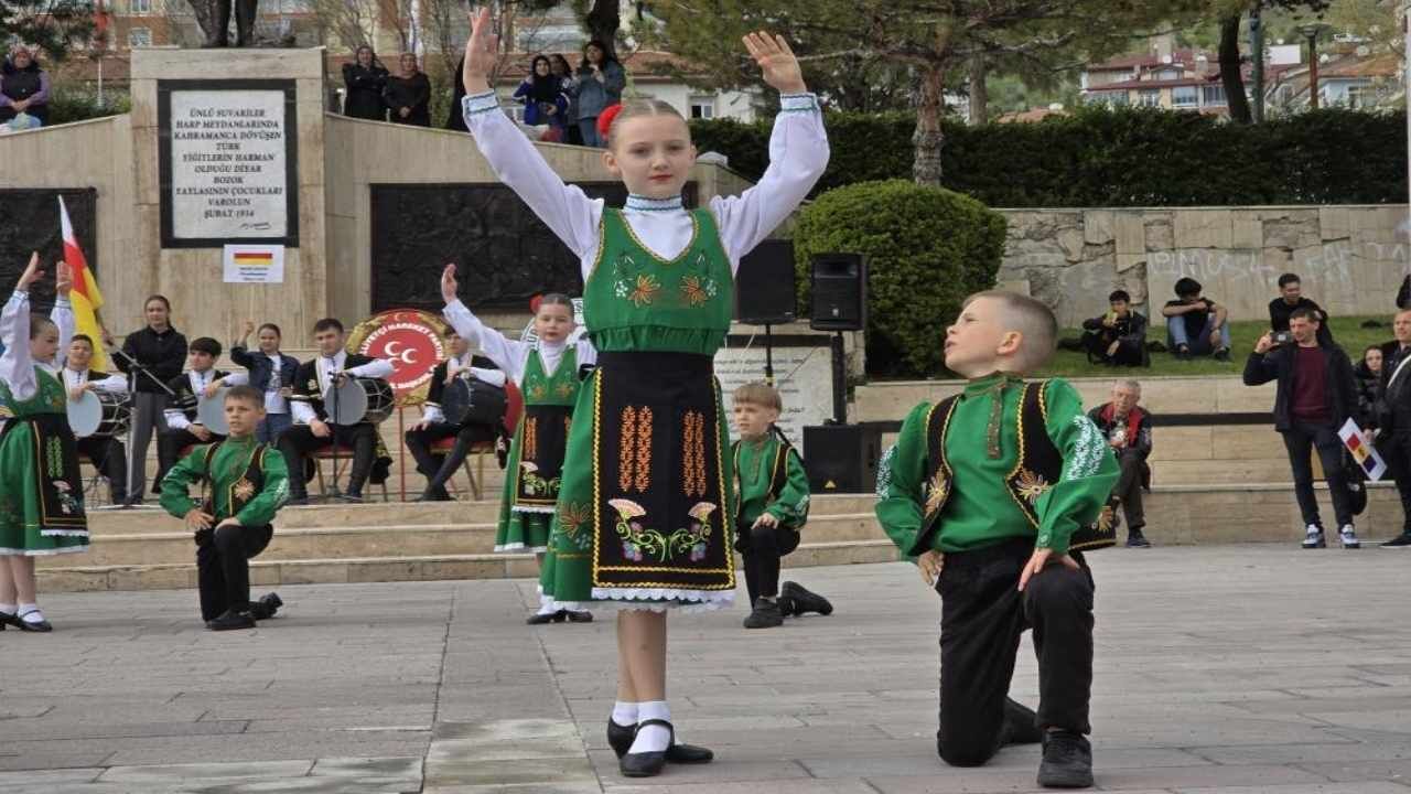 Yozgat'ta Renkli Görüntülere Sahne Olan Şenlik Büyük İlgi Gördü (2)