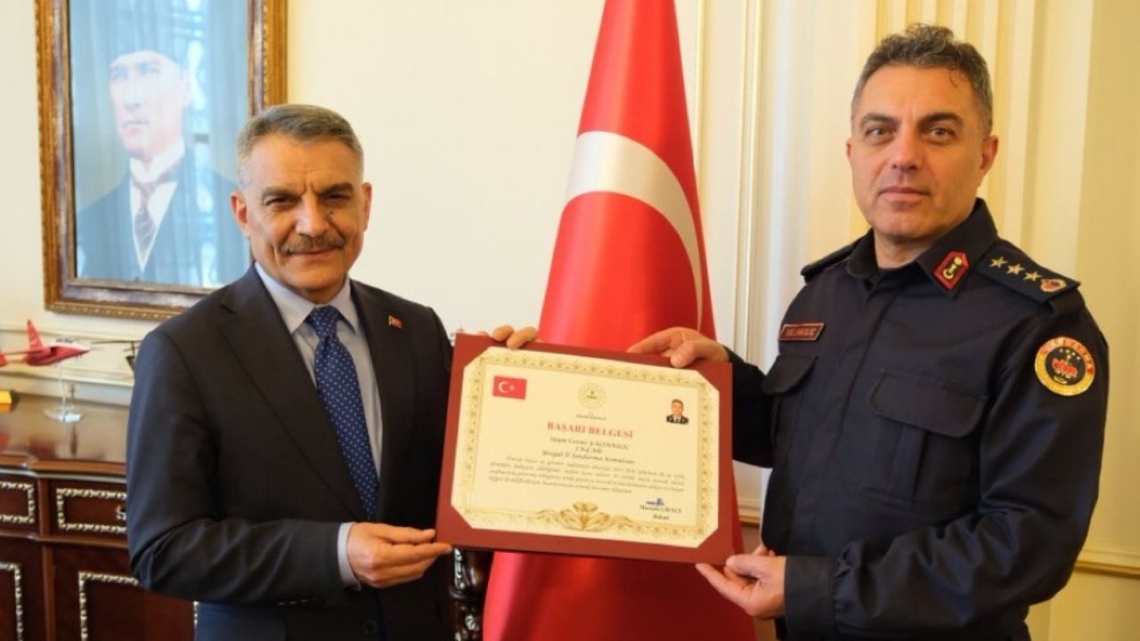 Yozgat’ta Suçla Mücadelede Başarı Komutan Yalınkılıç’a Ödül Verildi (1)