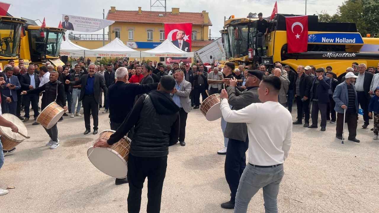 Yozgat’tan Halaylarla ‘Ülkemize Hayırlı Olsun’ Diyerek Çıktılar (6)