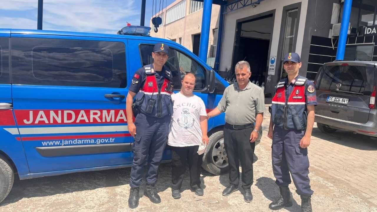 Anayol Kenarında Bulundular! Yozgat Jandarması İki Engelli Vatandaşı Güvenle Teslim Etti