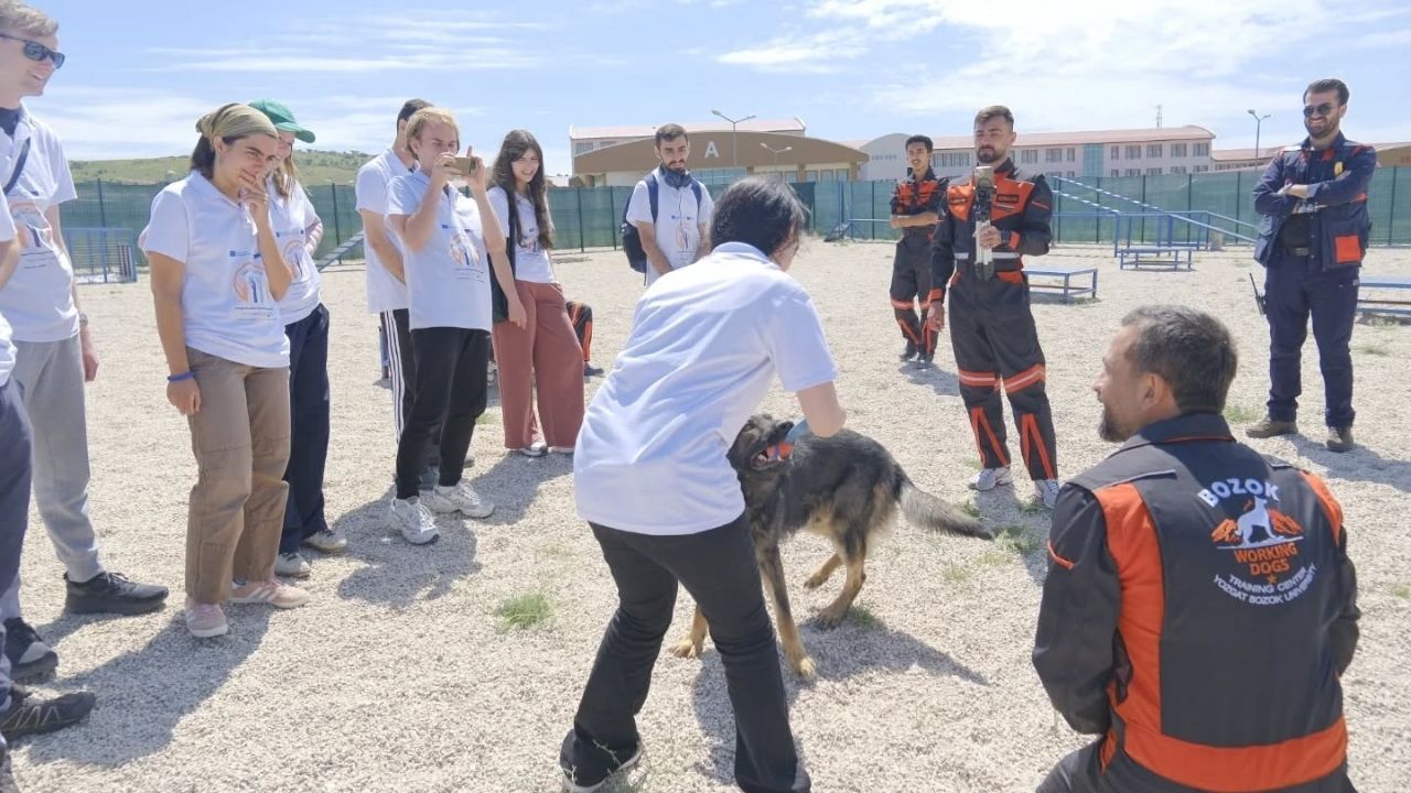 Arama Kurtarma Köpeklerinin Başarı Sırrı Yozgat'ta Anlatıldı (1)