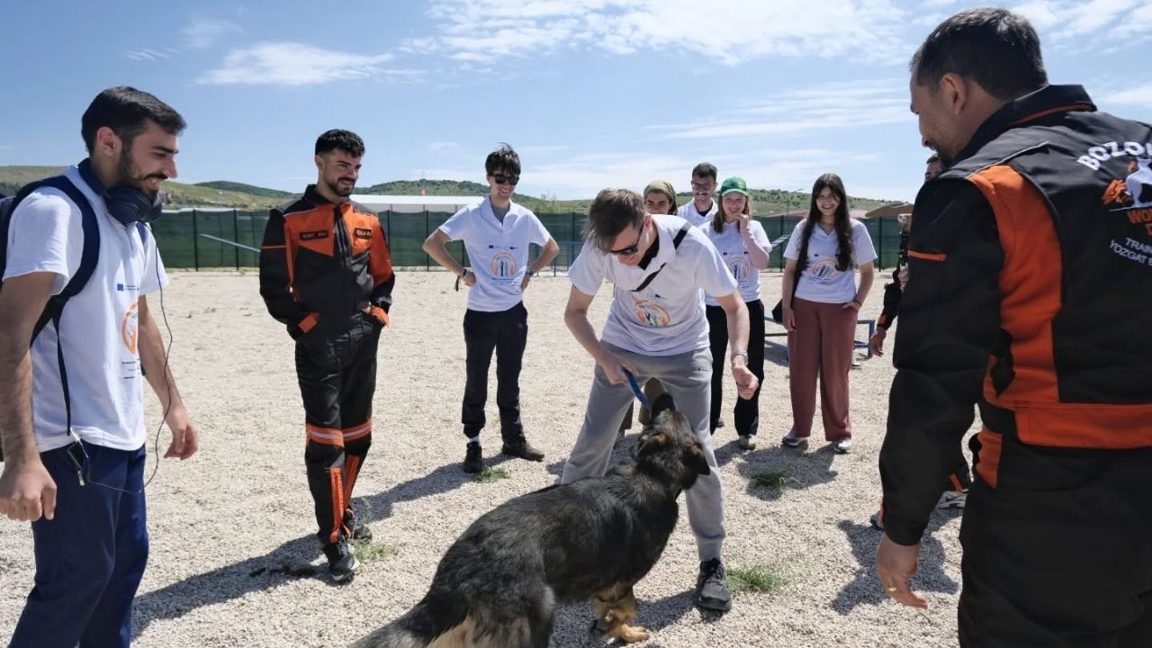 Arama Kurtarma Köpeklerinin Başarı Sırrı Yozgat'ta Anlatıldı (2)