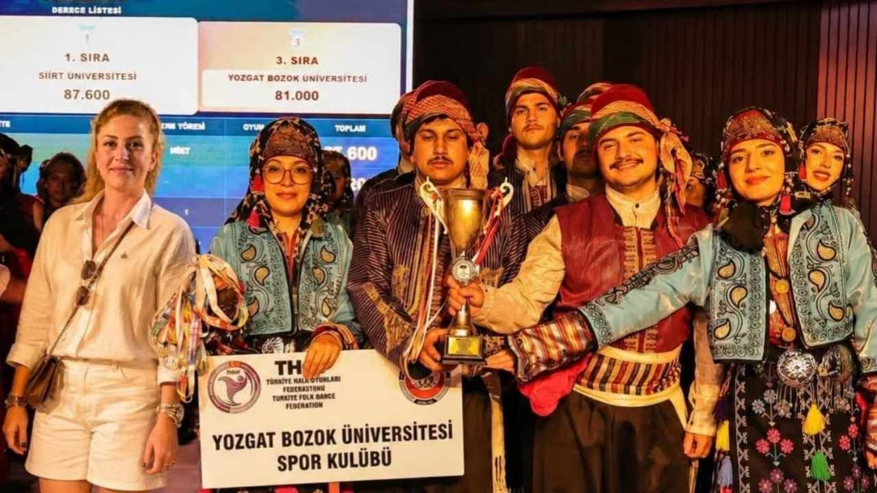 Bozok Üniversitesi Halk Oyunları Topluluğu Türkiye Üçüncüsü Oldu (1)