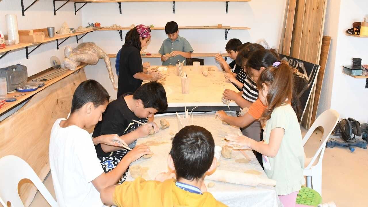 Geleceğin Sanatçıları Yozgat’ta Yetişiyor Çocuklar İçin Ücretsiz Sanat Atölyesi (11)