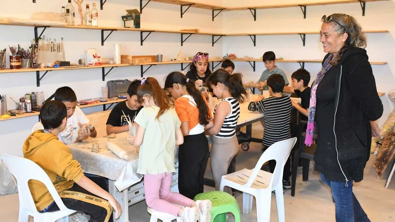 Geleceğin Sanatçıları Yozgat’ta Yetişiyor Çocuklar İçin Ücretsiz Sanat Atölyesi (8)