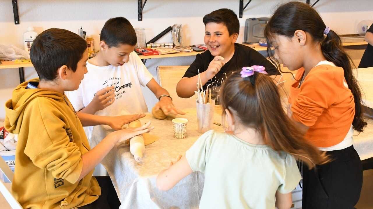 Geleceğin Sanatçıları Yozgat’ta Yetişiyor Çocuklar İçin Ücretsiz Sanat Atölyesi (9)