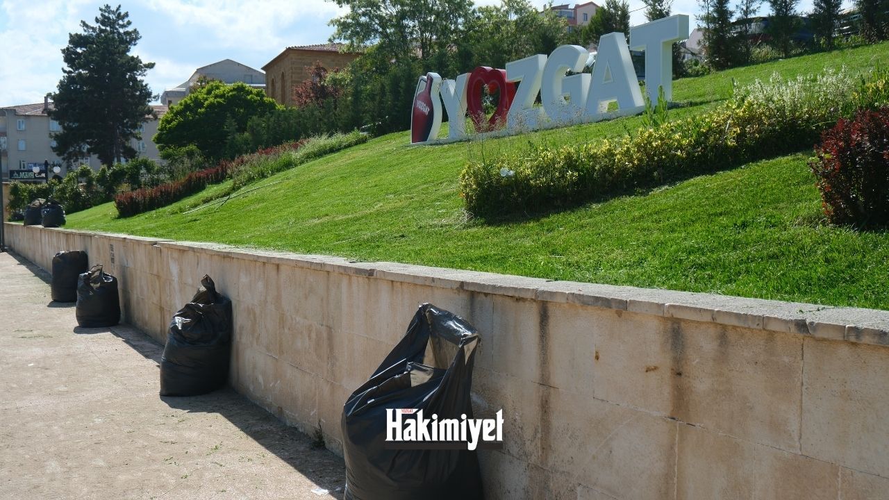 Haberimiz Yozgat Belediyesini Harekete Geçirdi Parklarda İlaçlama Başladı (3)