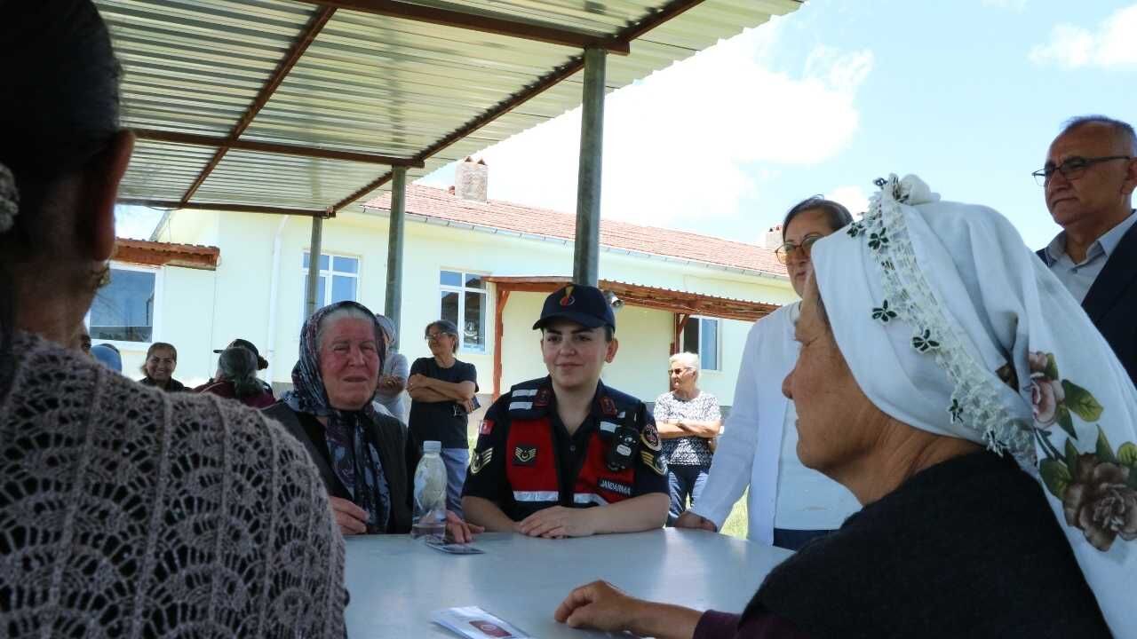 Jandarma Sahaya İndi Yozgat Köylerinde Kadınlar İçin Hayati Eğitim! (6)