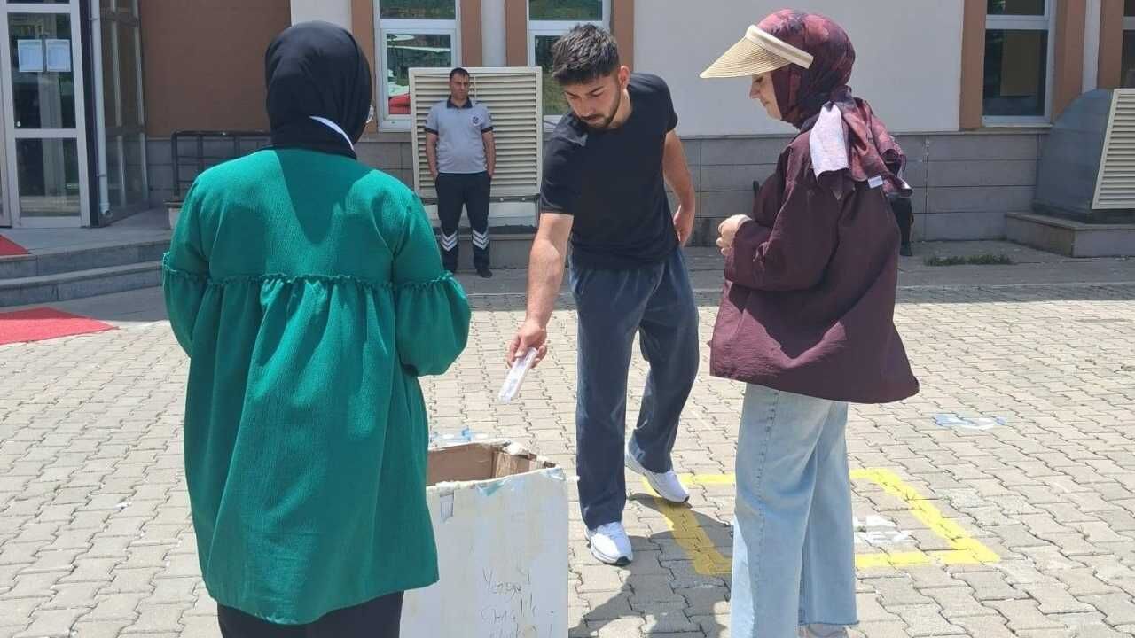 Köy Okullarındaki Öğrenciler İçin Seferber Oldular Yozgat'ta Sınav Çıkışı Dikkat Çeken Detay! (1)