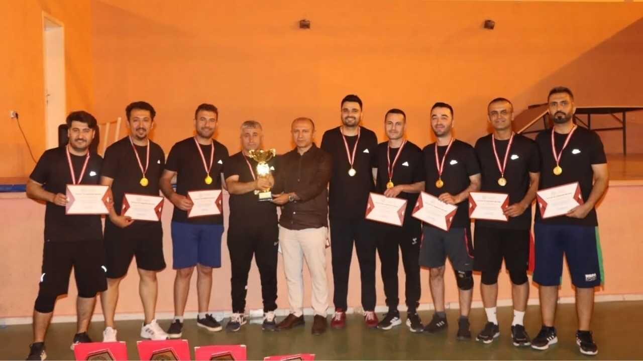 ‘Kupayı Evimize Getirdik!’ Yozgat’ı Sallayan Turnuva (2)