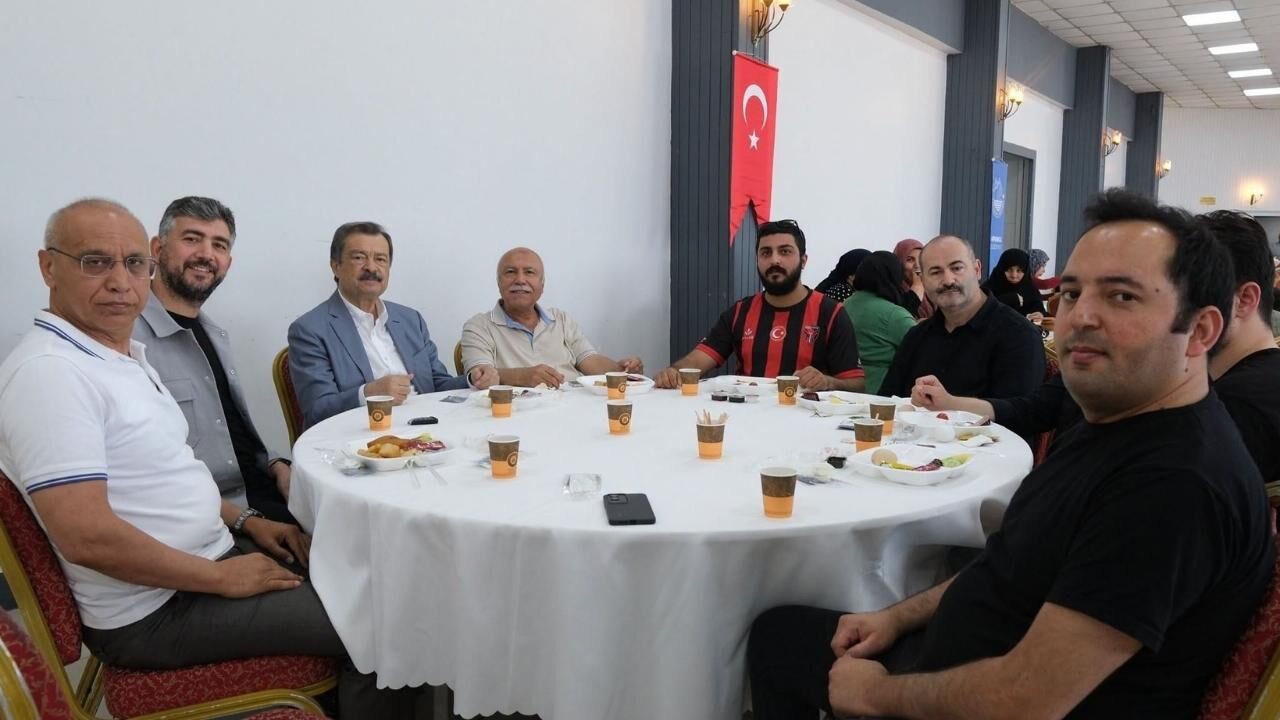 Lütfullah Kayalar, Yozgatlı İş İnsanlarıyla Ekonomi Ve İstihdamı Konuştu (1)