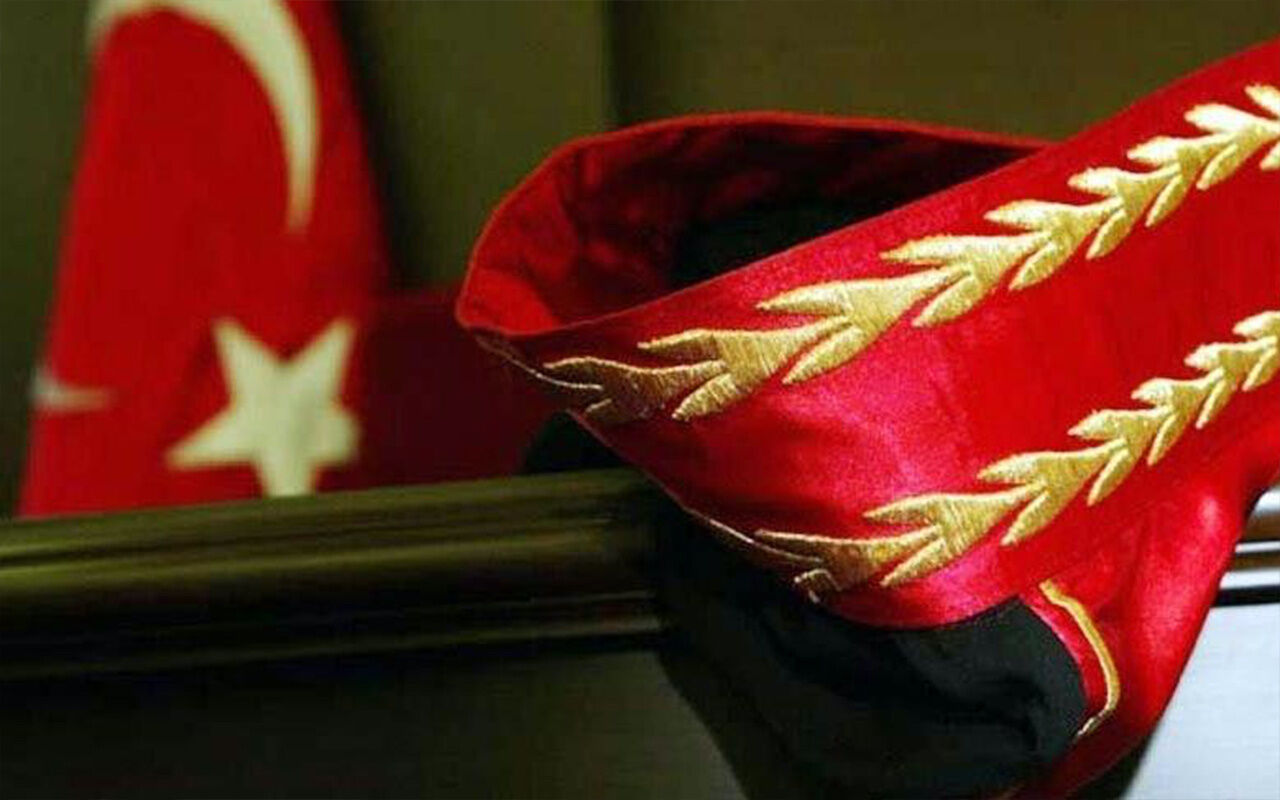 Mahkeme Hakim Cübbe