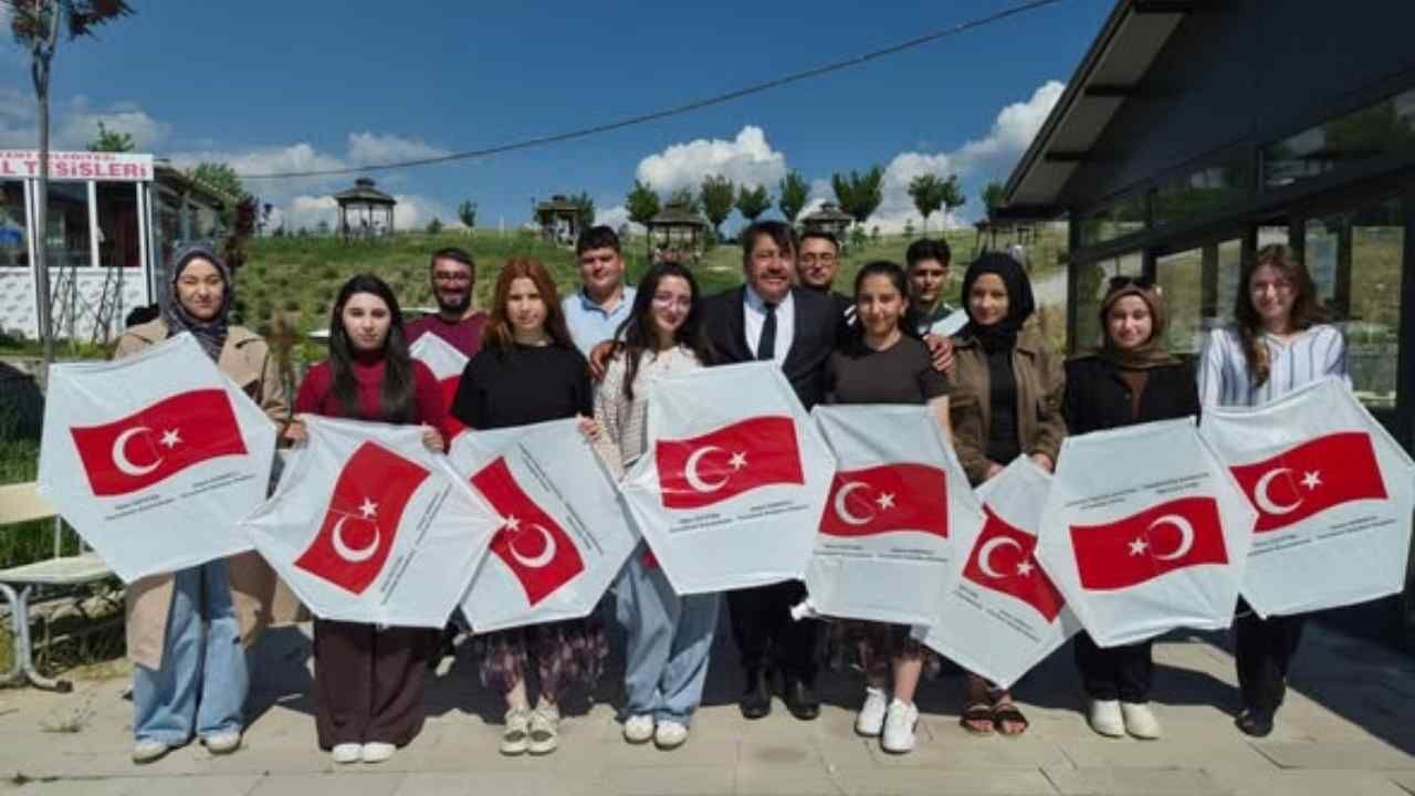 Saraykent Belediye Başkanı Ahmet Köroğlu'ndan Öğrencilere Anlamlı Hediye (2)
