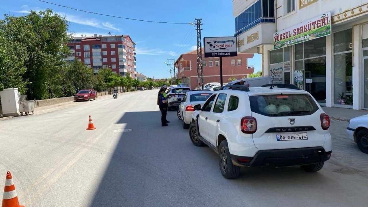 Şefaatli'de Emniyet Müdürlüğü Tarafından Şok Uygulama Gerçekleştirildi (1)