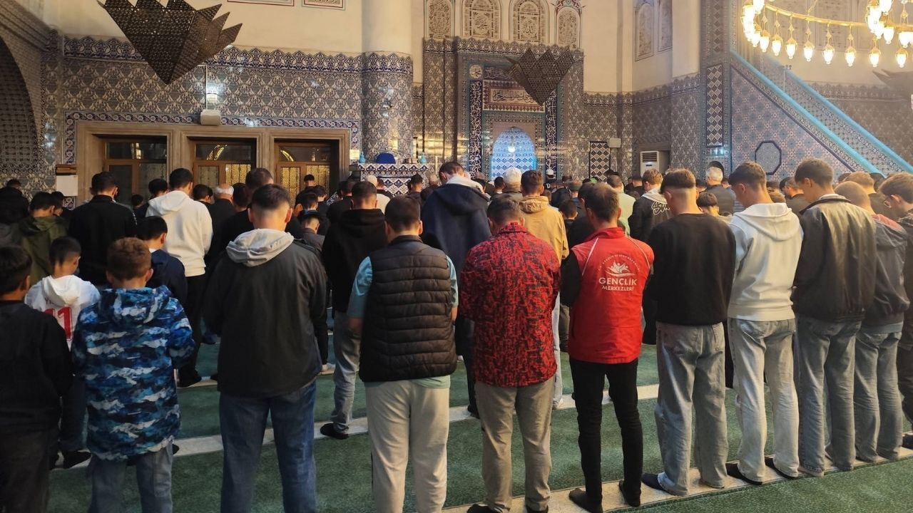 Yozgat, Akdağmadeni'nde Milli Maç Heyecanı Sabah Namazı Ile Birleşti (1)