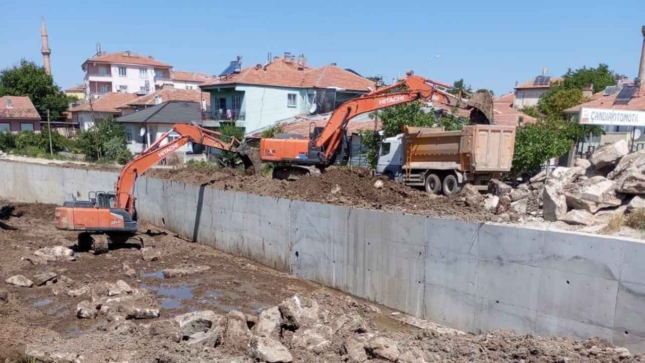 Yozgat Çandır'da Kanal Islah Çalışmaları Devam Ediyor (1)