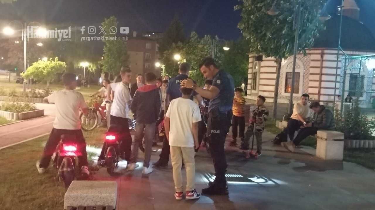 Yozgat Emniyeti'nden Huzur Mesaisi Ailelerin İçini Rahatlatan Görüntü! (3)