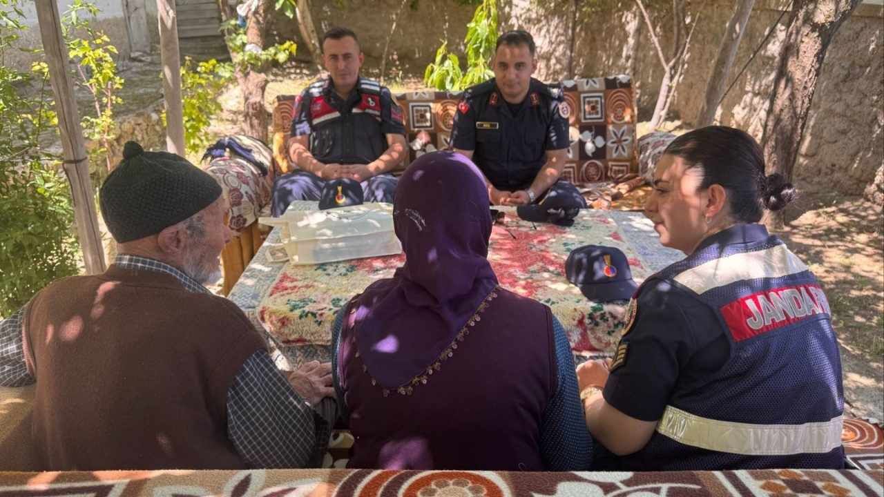 Yozgat Jandarmasından Babalar Günü’nde Şehit Babasına Anlamlı Ziyaret