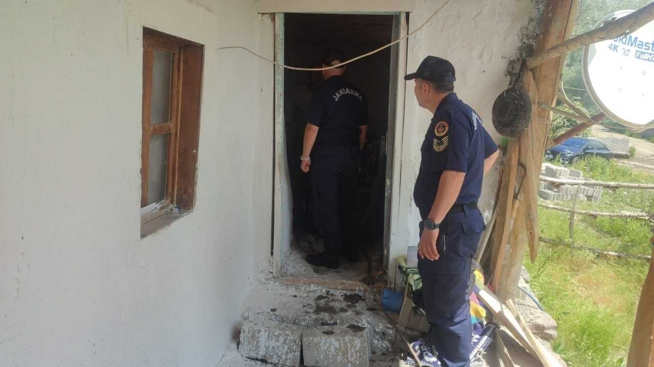 Yozgat Jandarmasından Vefa Yağmuru! 83 Yaşındaki Çınarın Yanında Oldular (1)