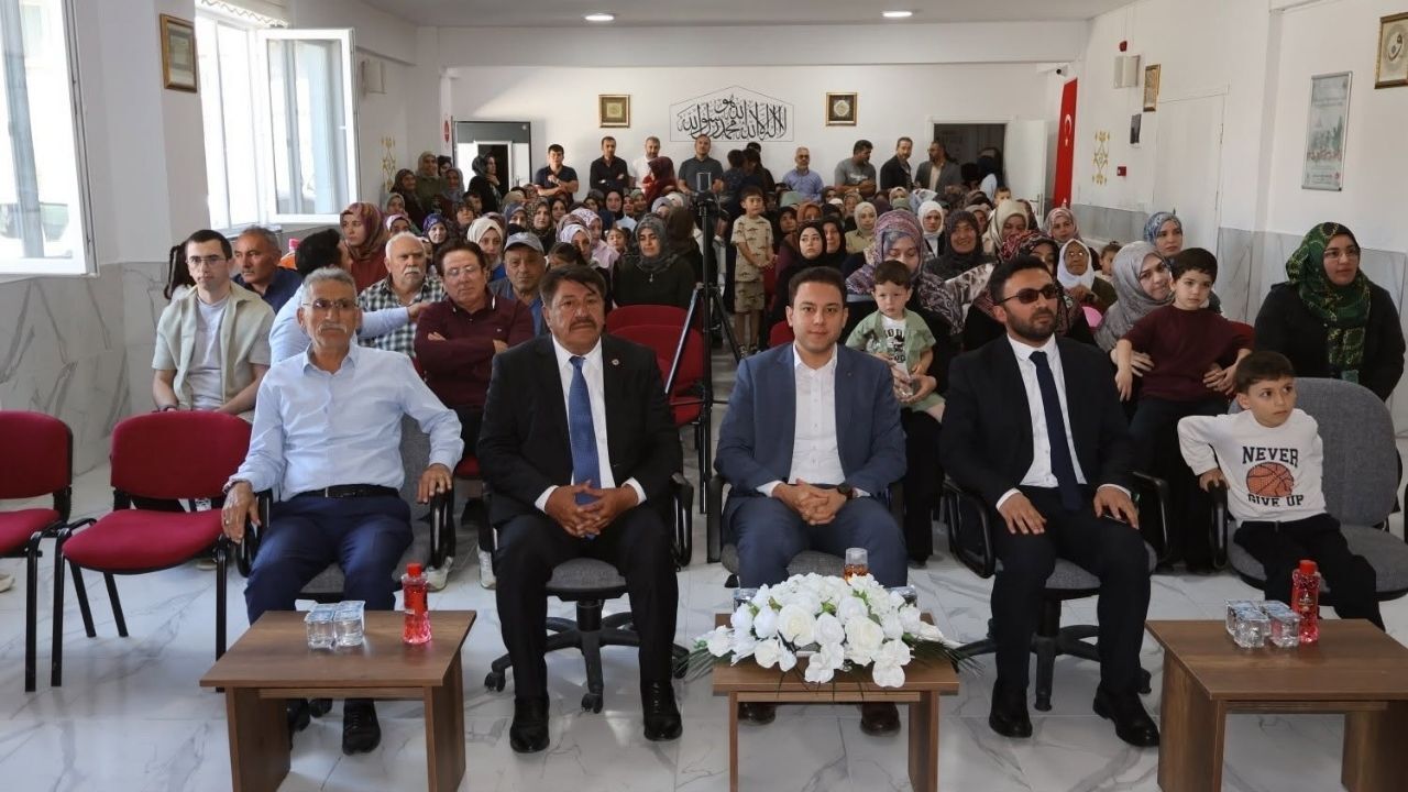 Yozgat Saraykent'te Öğrencilerin Gösterisinde Duygular Coştu