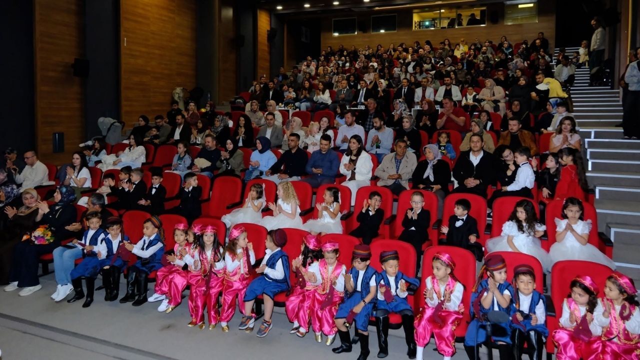 Yozgat'ın Akdağmadeni İlçesinde Bizim Ev Kreş Mezuniyet Töreni Düzenlendi (3)
