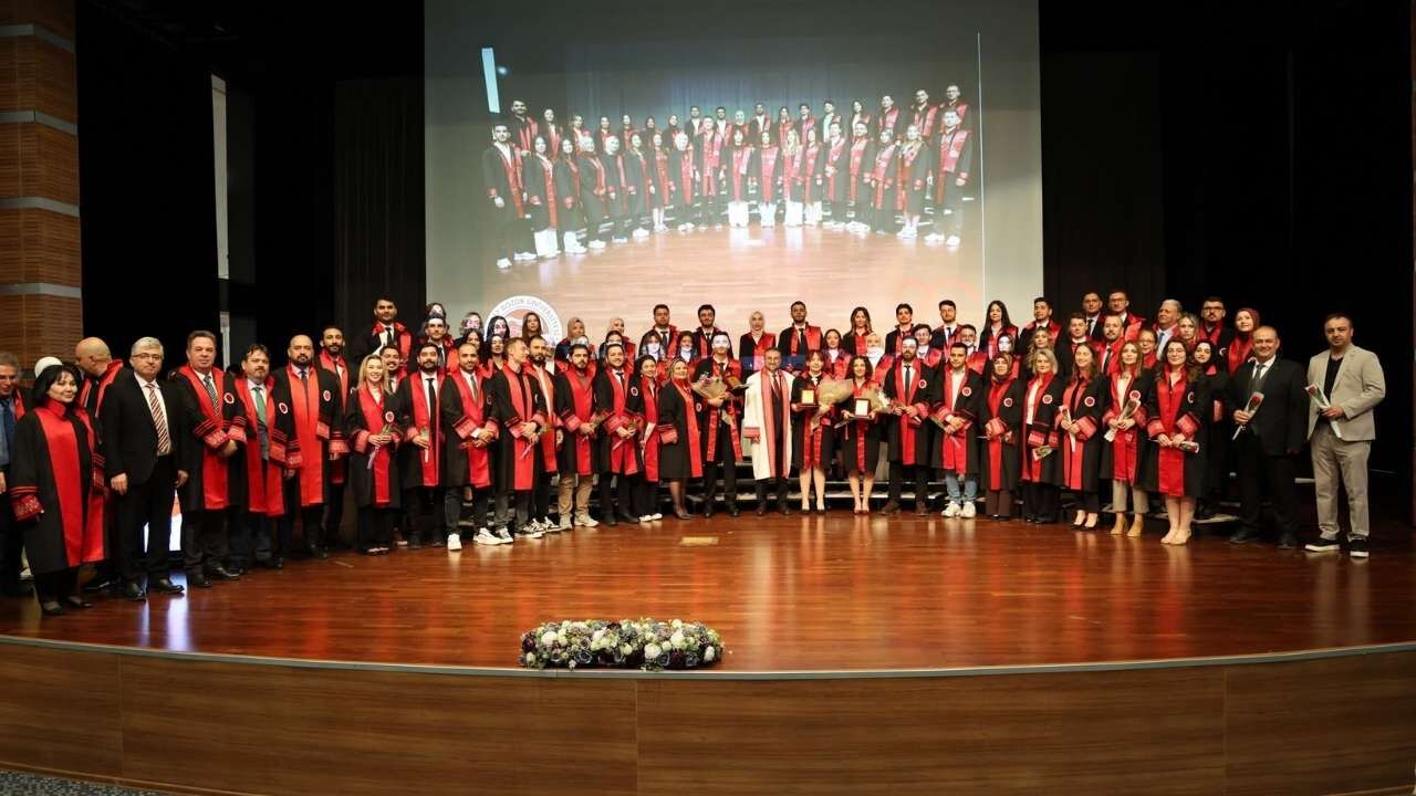 Yozgat’ın İlk Diş Hekimliği Mezunları Kep Attı (2)
