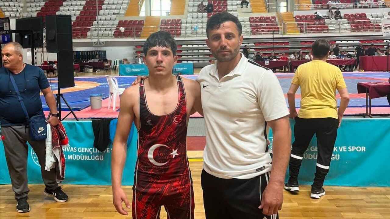 Yozgatlı Güreşçi Yasin Doğru, U17 Türkiye Şampiyonası'nda Üçüncü Oldu (1)