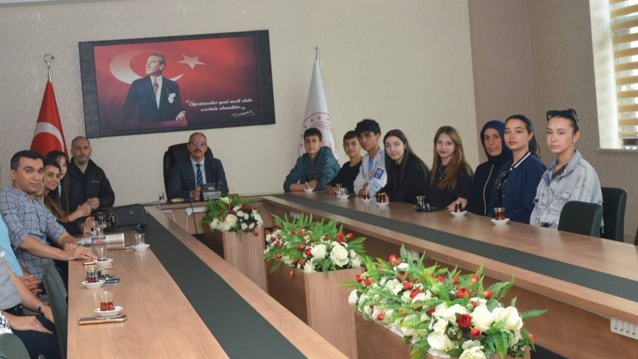 Yozgatlı Öğretmen Ve Öğrenciler Prag Yolcusu! (4)