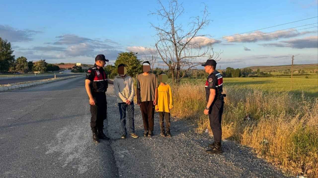 Yozgat'ta 3 Çocuk Kayboldu, Jandarma Buldu (2)