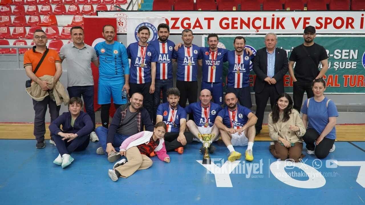 Yozgat'ta 6. Geleneksel Futsal Turnuvası Heyecanı Sona Erdi (3)