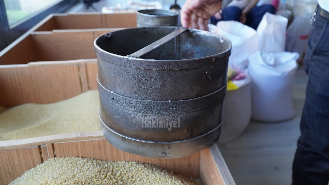 Yozgat'ta 80 Yıllık Şinikle Bakliyat Satışı Devam Ediyor33