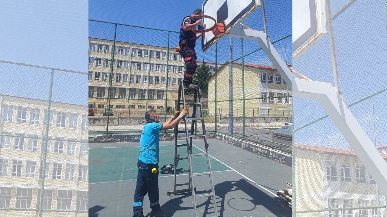 Yozgat'ta Belediye Bakım, Onarım Ve Temizlik Çalışmalarını Aynı Anda Yürütüyor (1)
