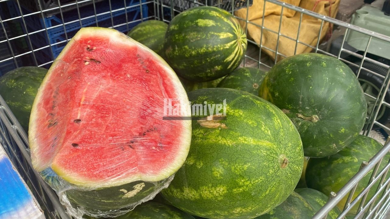 Yozgat'ta Ekonomik Durum Dilimlenmiş Karpuzla Gözler Önüne Serildi (2)