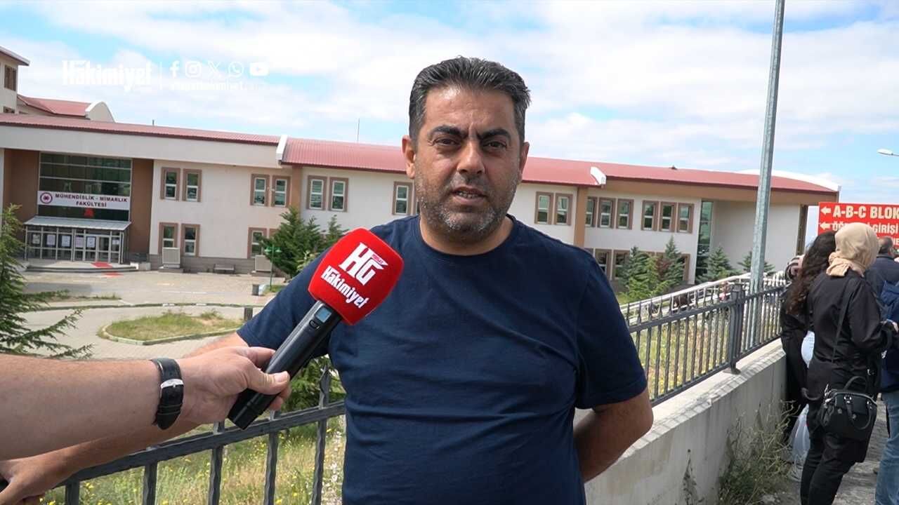 Yozgat’ta Gelecekleri İçin Tek Döktüler, Veliler Kapıda Dua Etti (1)