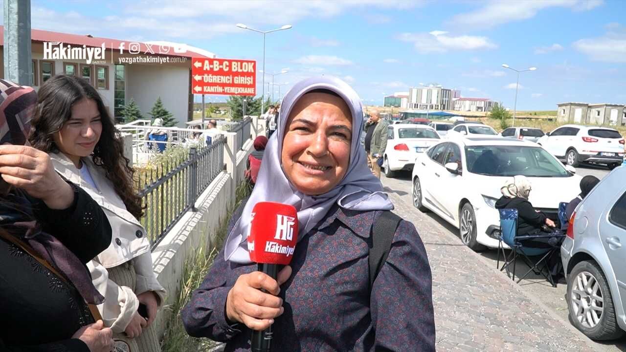 Yozgat’ta Gelecekleri İçin Tek Döktüler, Veliler Kapıda Dua Etti (4)