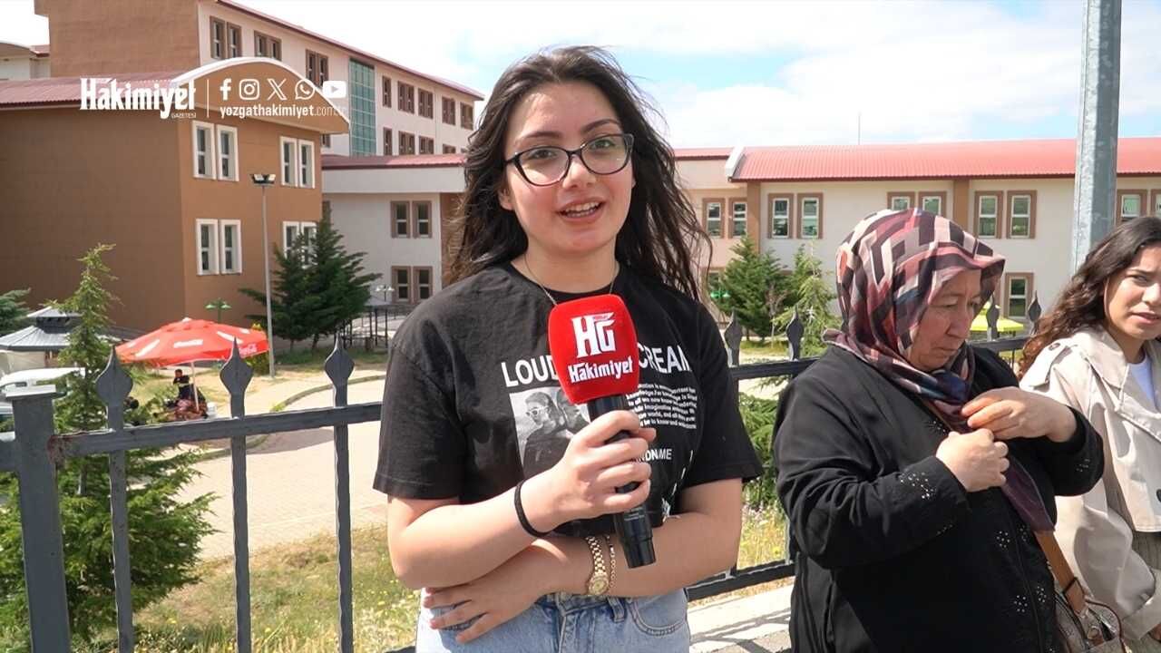 Yozgat’ta Gelecekleri İçin Tek Döktüler, Veliler Kapıda Dua Etti (5)