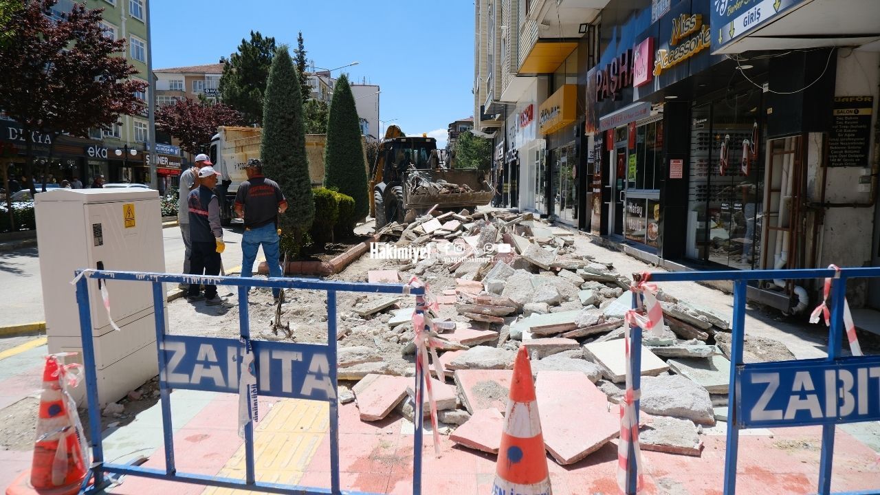 Yozgat'ta Kaldırım Değiştirme Çalışmaları Hız Kesmeden Devam Ediyor (1)
