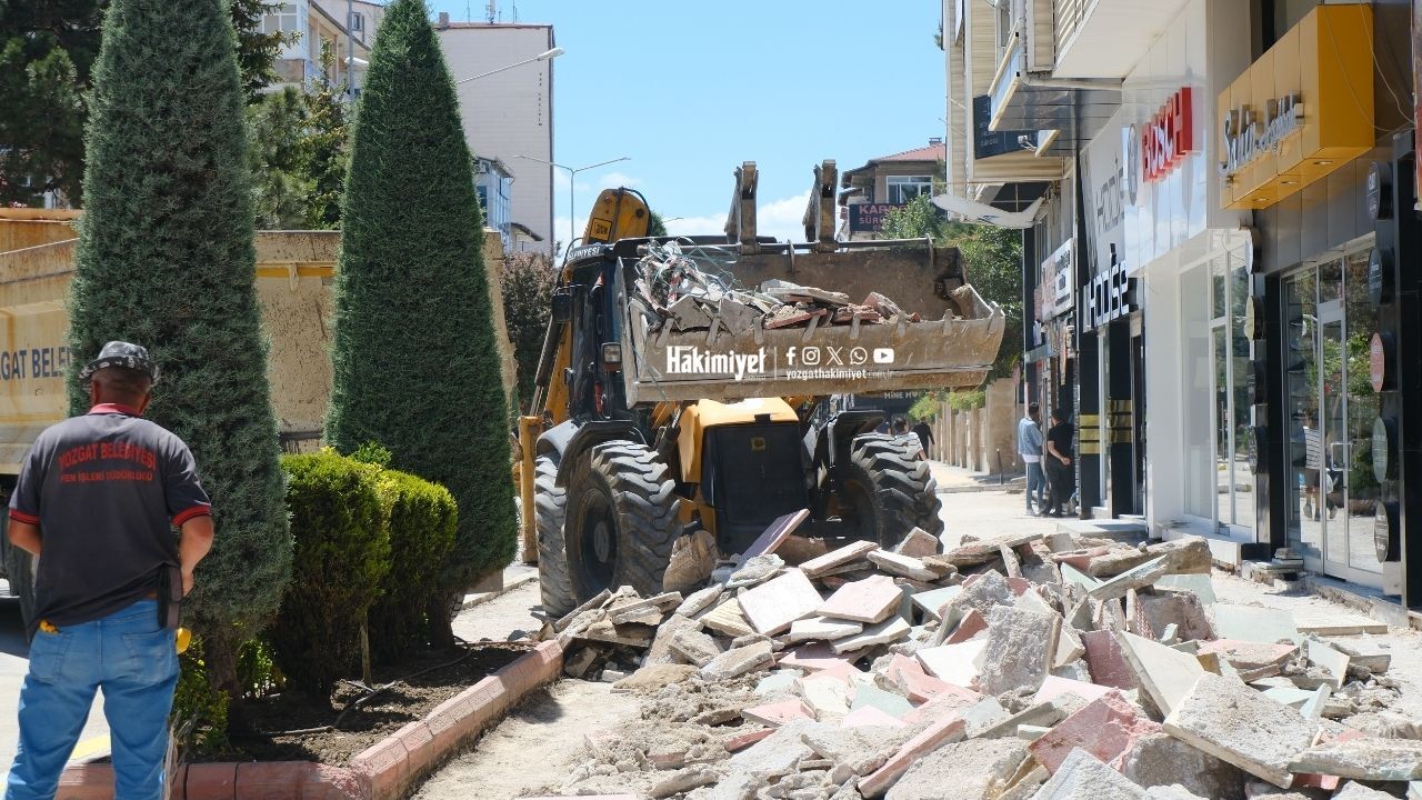 Yozgat'ta Kaldırım Değiştirme Çalışmaları Hız Kesmeden Devam Ediyor (2)