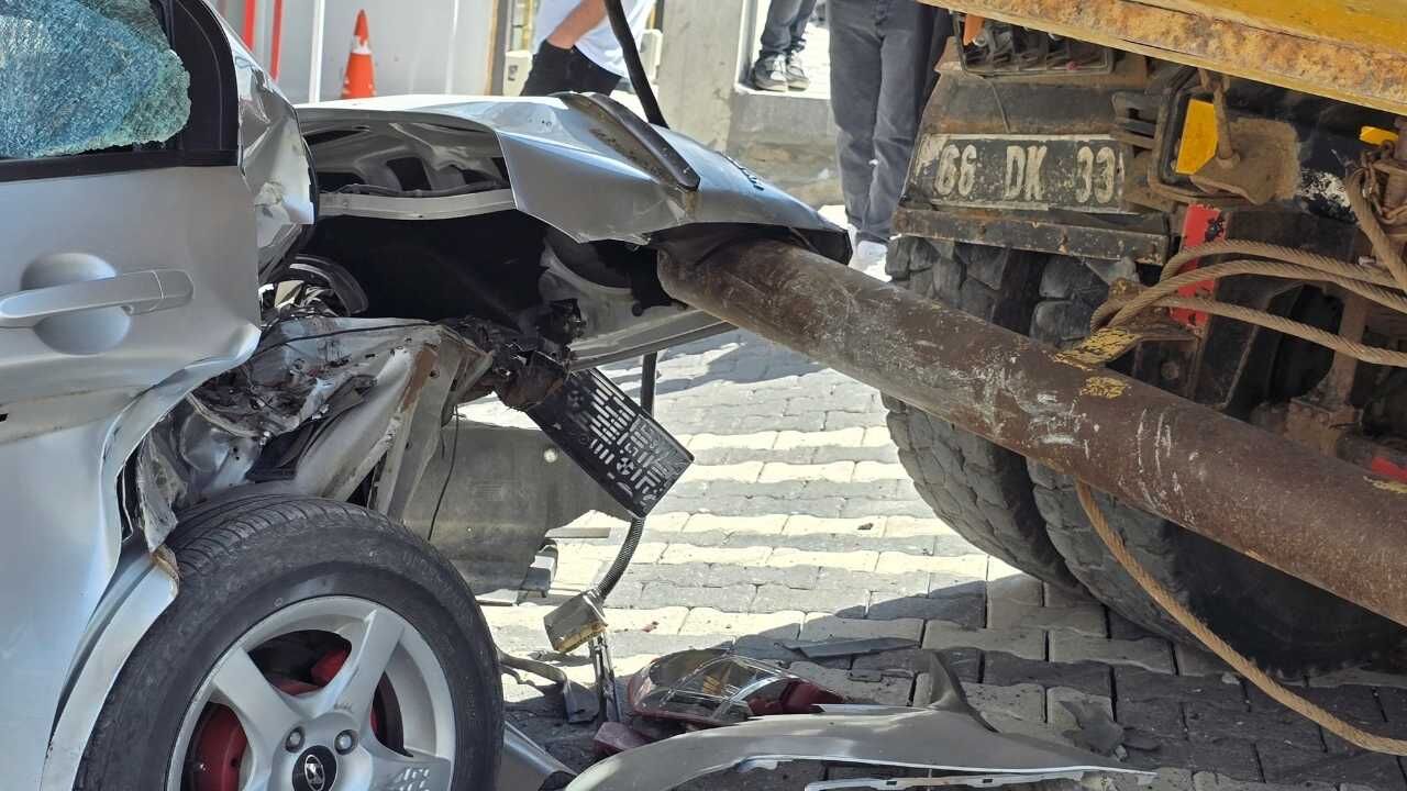 Yozgat'ta Kontrolden Çıkan Kamyon Dehşet Saçtı! Ortalık Savaş Alanına Döndü (6)
