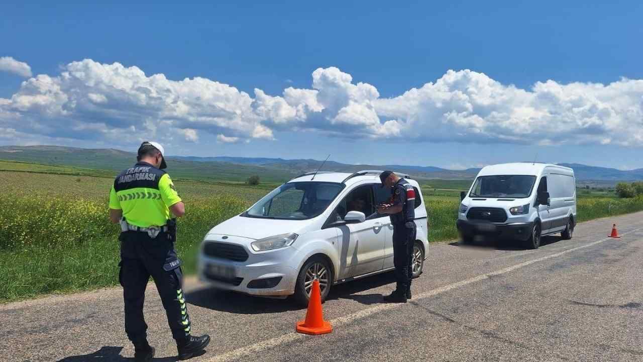 Yozgat'ta Kuralları İhlal Eden İki Sürücüye Ağır Ceza (1)