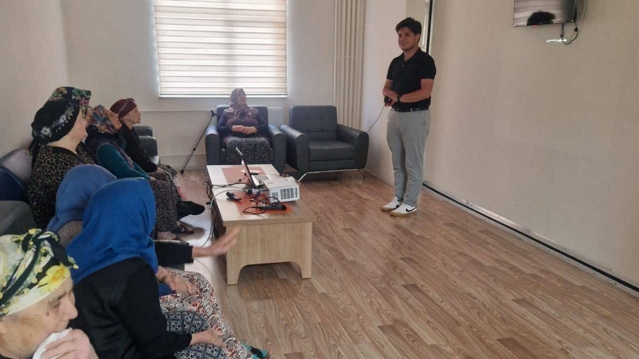 Yozgat’ta Kuşaklar Buluştu! Üniversiteli Genç Anlattı Huzurevi Sakinleri Dinledi (1)